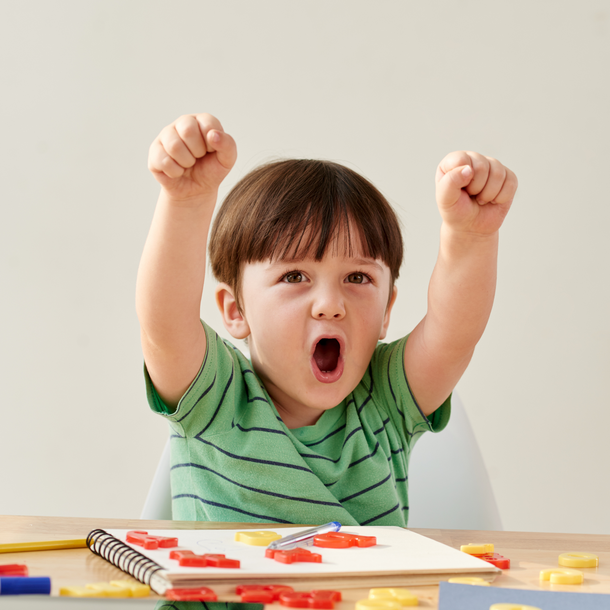 Satisfied woman funny. Взволнованное лицо. Взволнованное лицо. Веселый человек. Feel excitement.