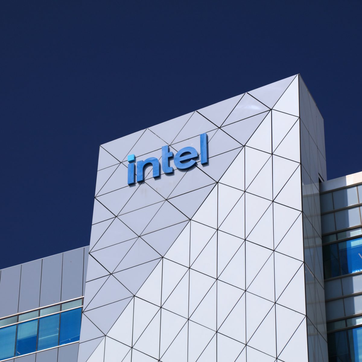 Will 2024 Really Be Intel’s Year to Retake the Lead in Semiconductor Process Technology?