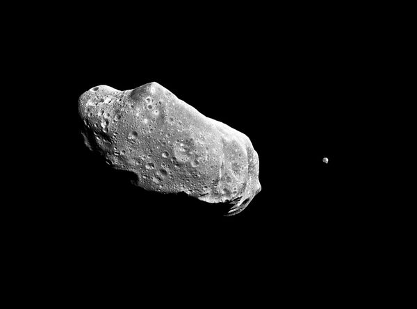 mini-moon-asteroids-could-orbit-earth_50816_600x450.jpg