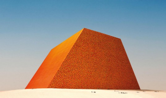 christo-the-mastaba-abu-dhabi.jpg